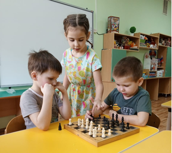 ЕСЛИ В ШАХМАТЫ ИГРАЕШЬ - В СОТНИ РАЗ УМНЕЕ СТАНЕШЬ! ЕСЛИ В ШАХМАТЫ ИГРАЕШЬ - В СОТНИ РАЗ УМНЕЕ СТАНЕШЬ!.